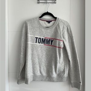 Tommy Hilfiger size medium sweatshirt. Worn a handful of times. Great condition!